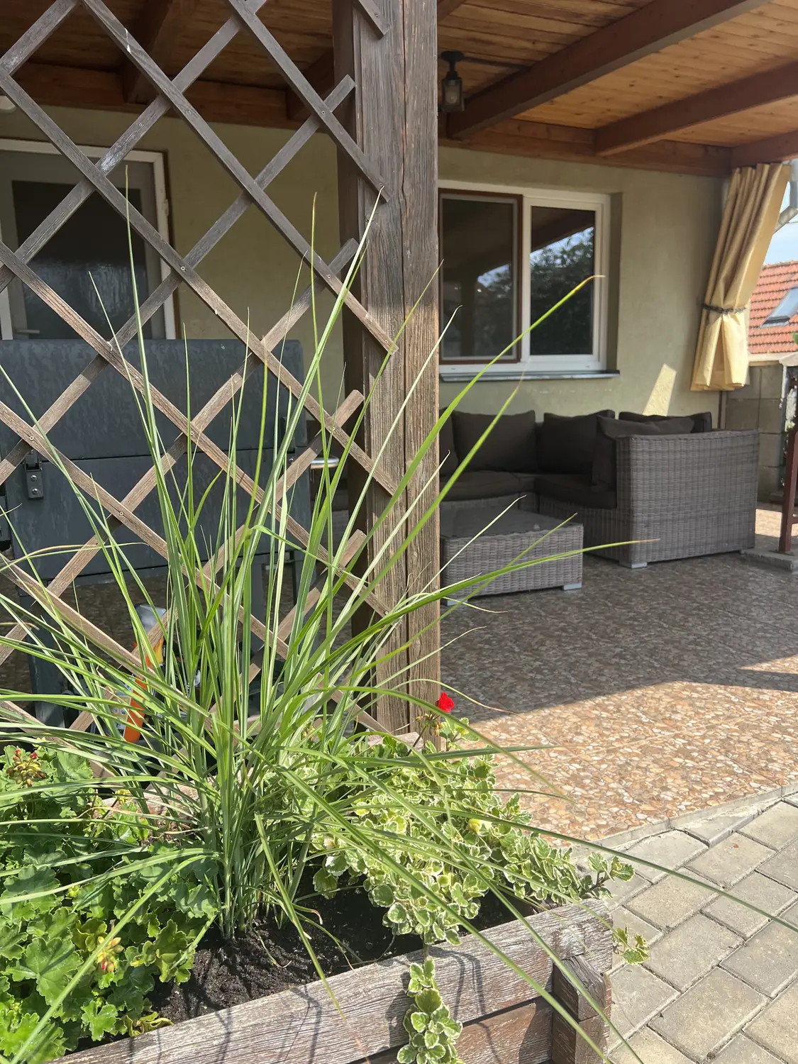 Posezení na kryté terase se zelení, apartmán U Krčků v Zaječí